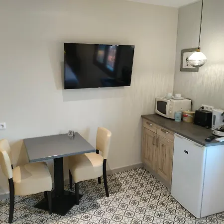 Au Remp'arts Aparthotel 3*